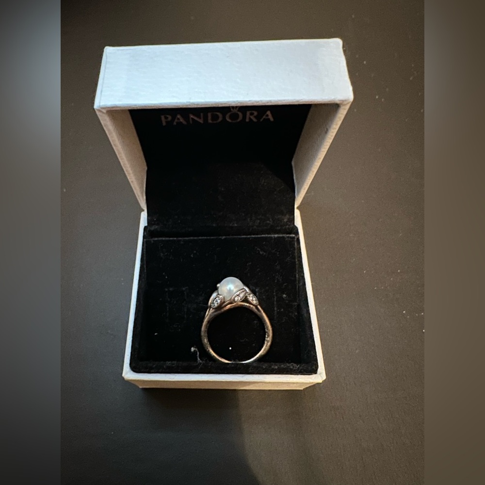 Pandora Silver, Cubic Zirconia & Cultured Freshwater Pearl Luminous Leaves Ring - Picture 2 of 3
